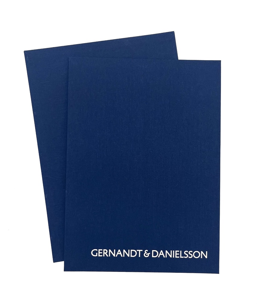 Fram + baksida A4+ 228x297mm Wire-O blåväv, beige logo 50 set/fp